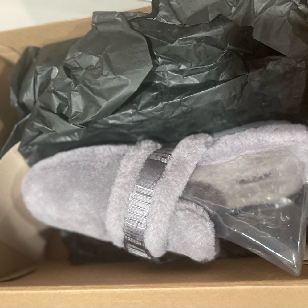 UGG fluff it metal comfort fluff slippers - Picture 9 of 9